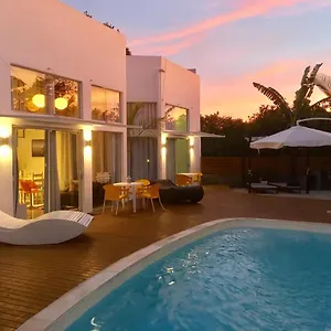  Сasa de vacaciones Stylish House With Pool
